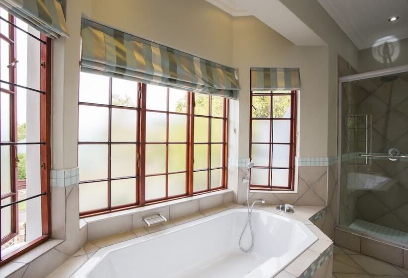 Отель The Browns Luxury Guest Suites