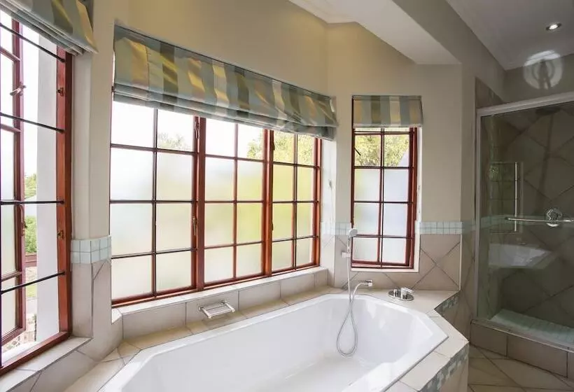 Hotelli The Browns  Luxury Guest Suites