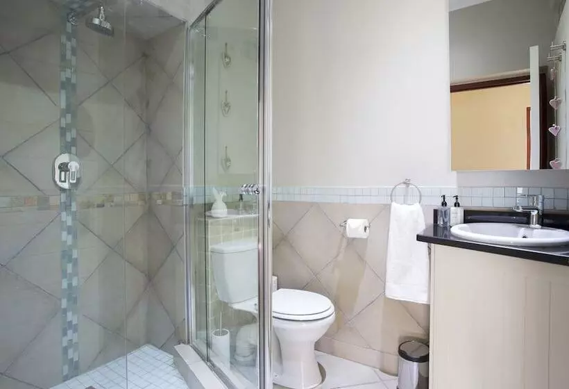 Hotelli The Browns  Luxury Guest Suites