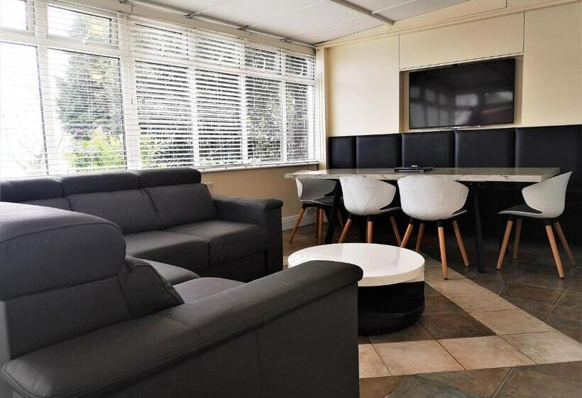 Bella Vista Hotel & Self Catering Suites