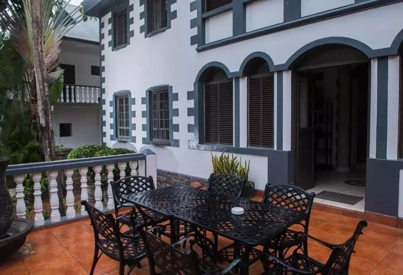 هتل Chateau St Cloud