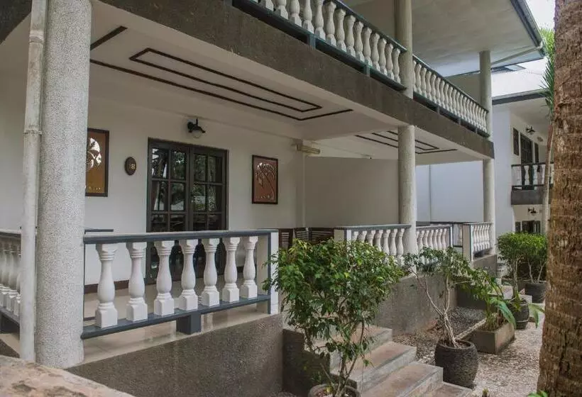 هتل Chateau St Cloud