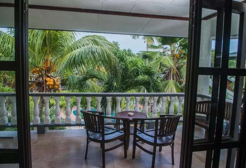 هتل Chateau St Cloud