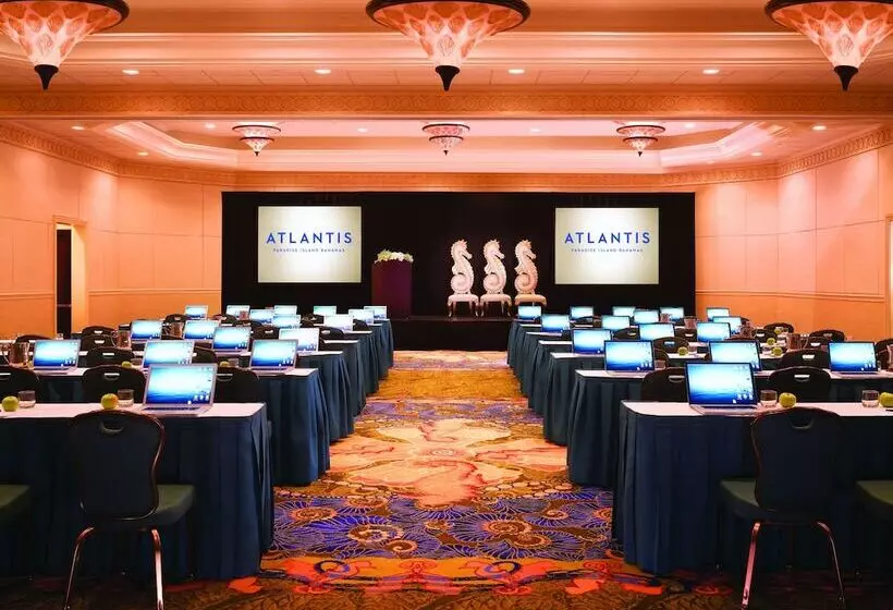 هتل Harborside Resort & Vacation Rentals At Atlantis