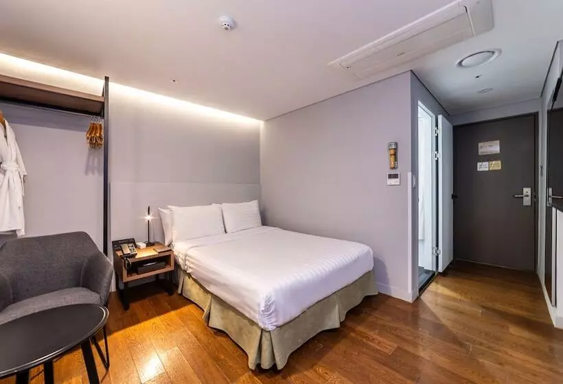 New Seoul Hotel Myeongdong