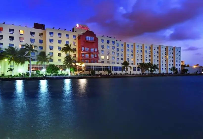 ホテル Ramada By Wyndham Princess Belize City
