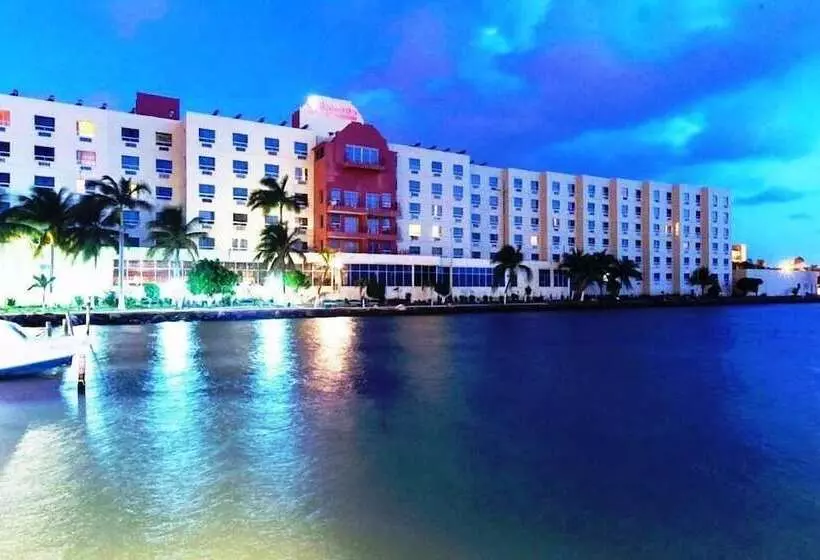 ホテル Ramada By Wyndham Princess Belize City