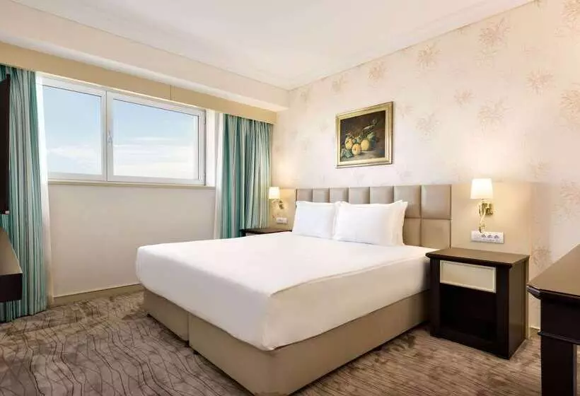 ホテル Wyndham Tashkent