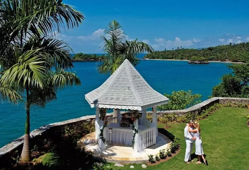 استراحتگاه Bahia Principe Grand Samana