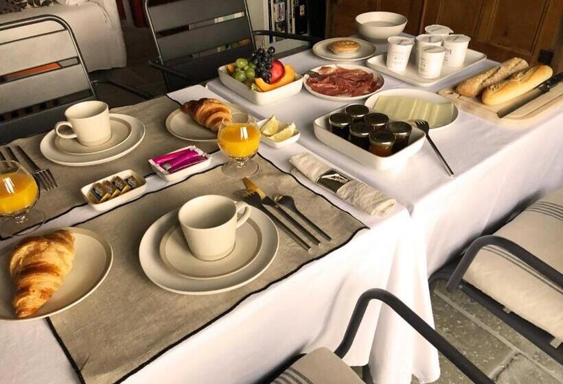 تختخواب و صبحانه La Ferme D'ika