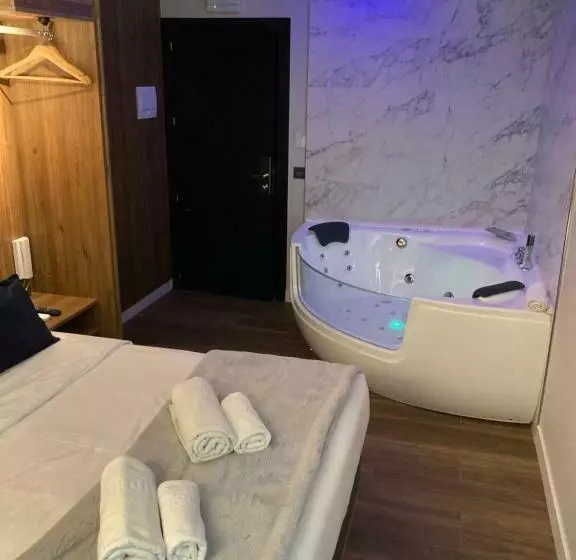 هتل Daos Suites & Terrace Marbella