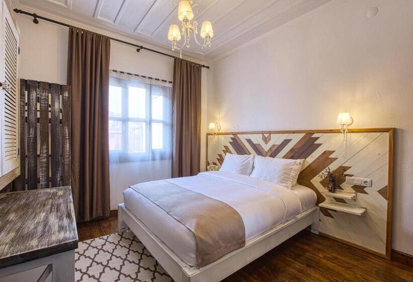 هتل Trilye Bay C Konak