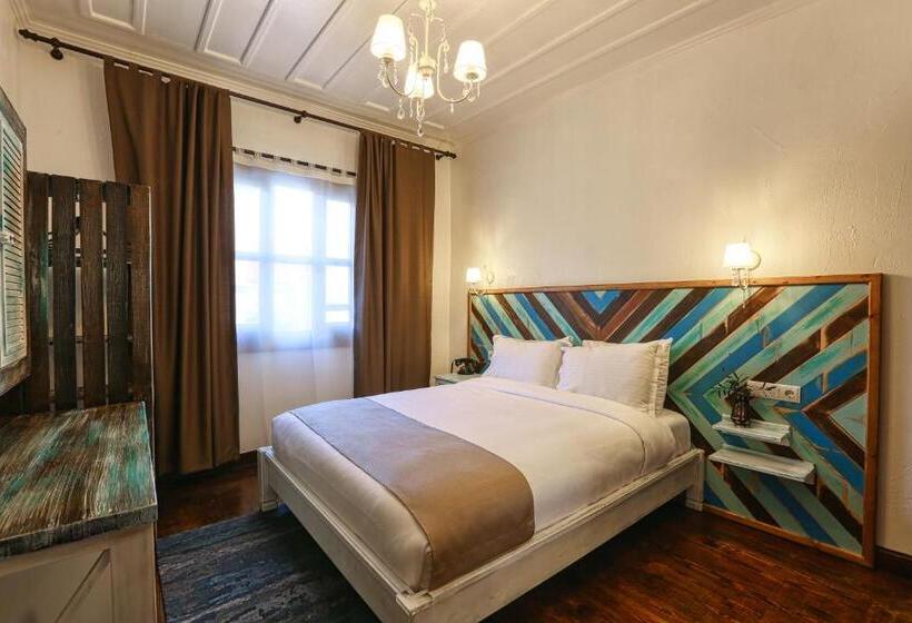 هتل Trilye Bay C Konak