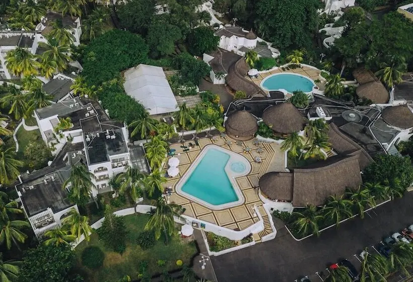 هتل Casuarina Resort And Spa