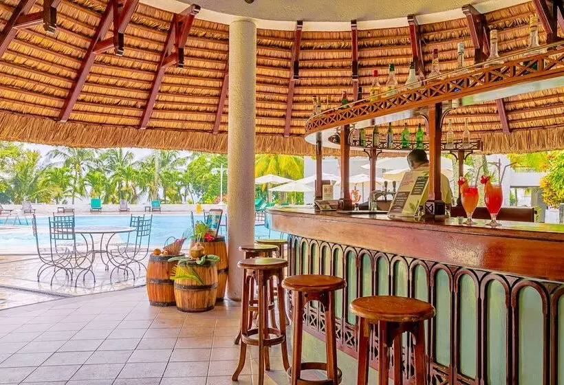 هتل Casuarina Resort And Spa