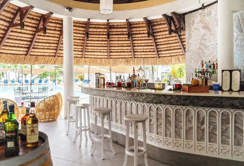 هتل Casuarina Resort And Spa