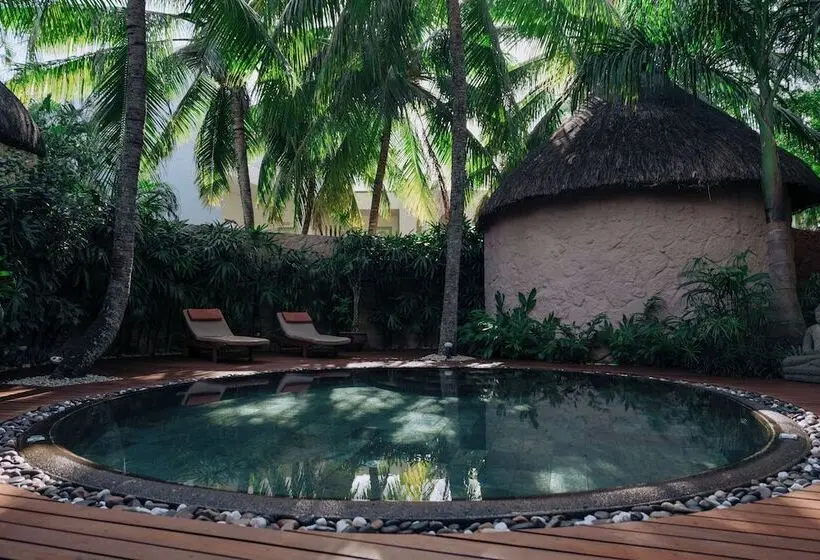هتل Casuarina Resort And Spa