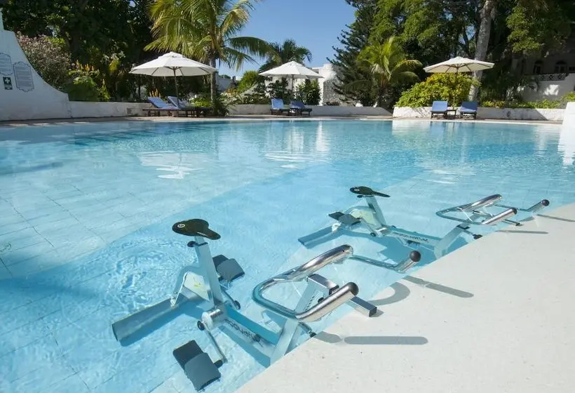 هتل Casuarina Resort And Spa