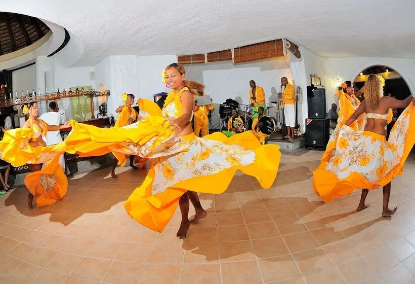 هتل Casuarina Resort And Spa