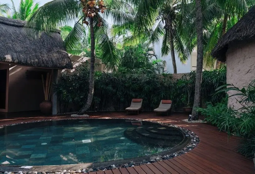 هتل Casuarina Resort And Spa