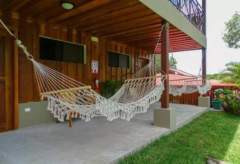 هتل Hacienda Guachipelin