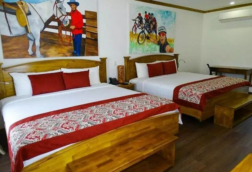 هتل Hacienda Guachipelin