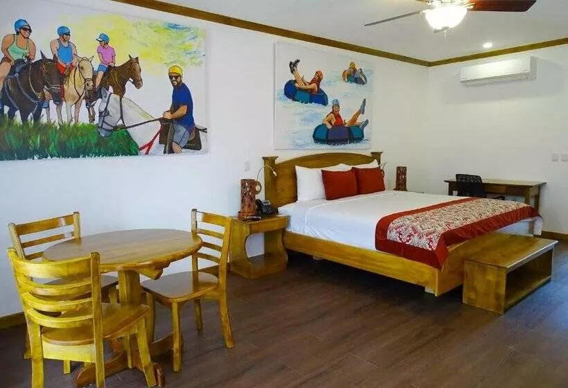 هتل Hacienda Guachipelin