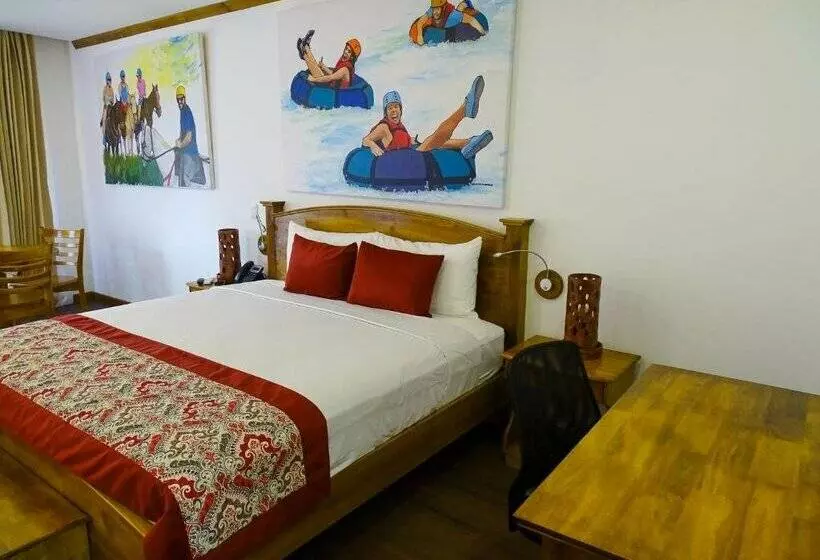 هتل Hacienda Guachipelin