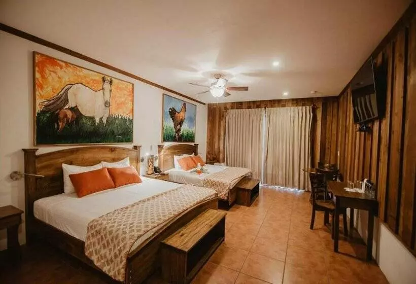 هتل Hacienda Guachipelin