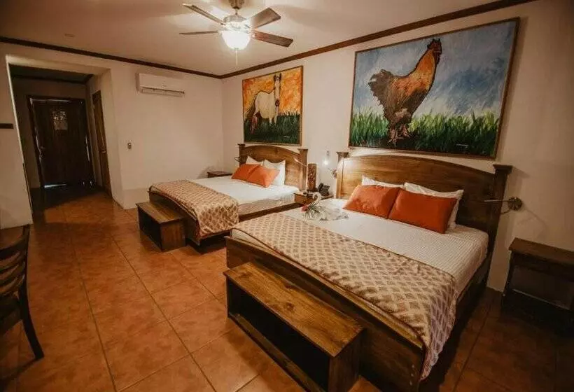 هتل Hacienda Guachipelin