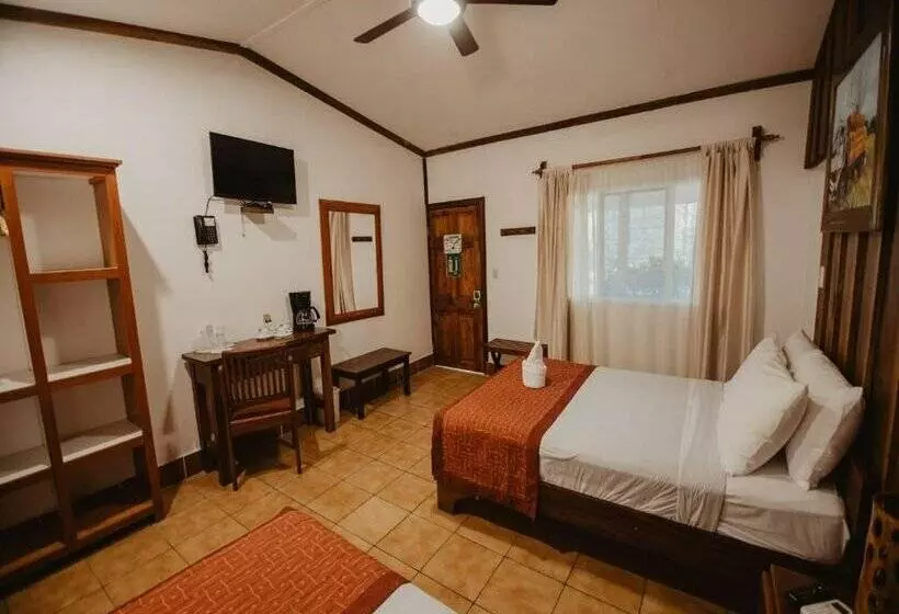 هتل Hacienda Guachipelin