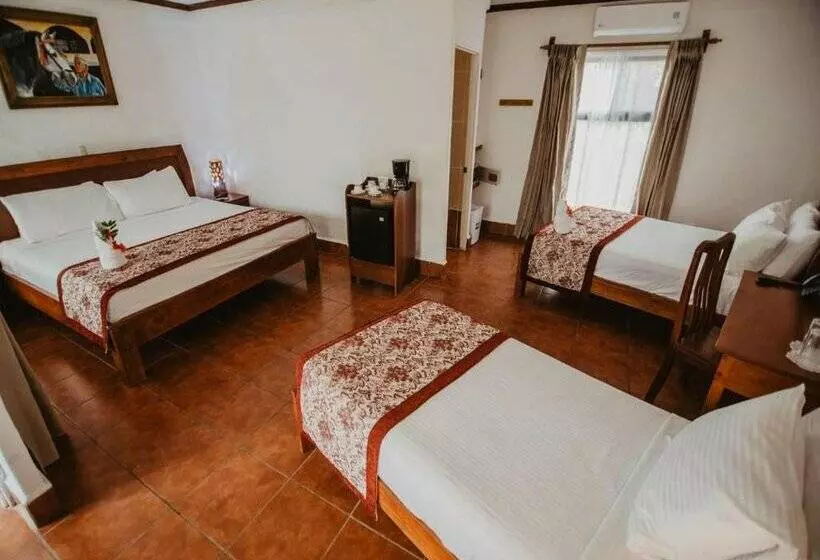 هتل Hacienda Guachipelin