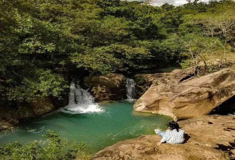هتل Hacienda Guachipelin