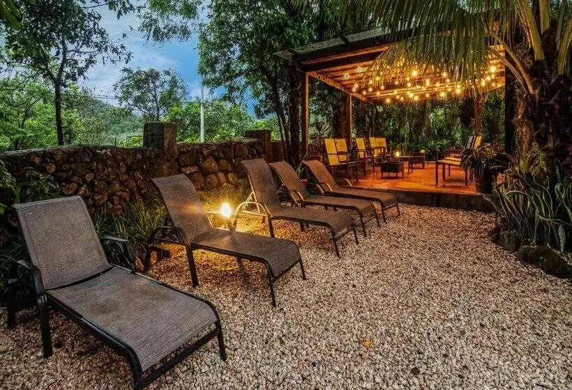 هتل Hacienda Guachipelin