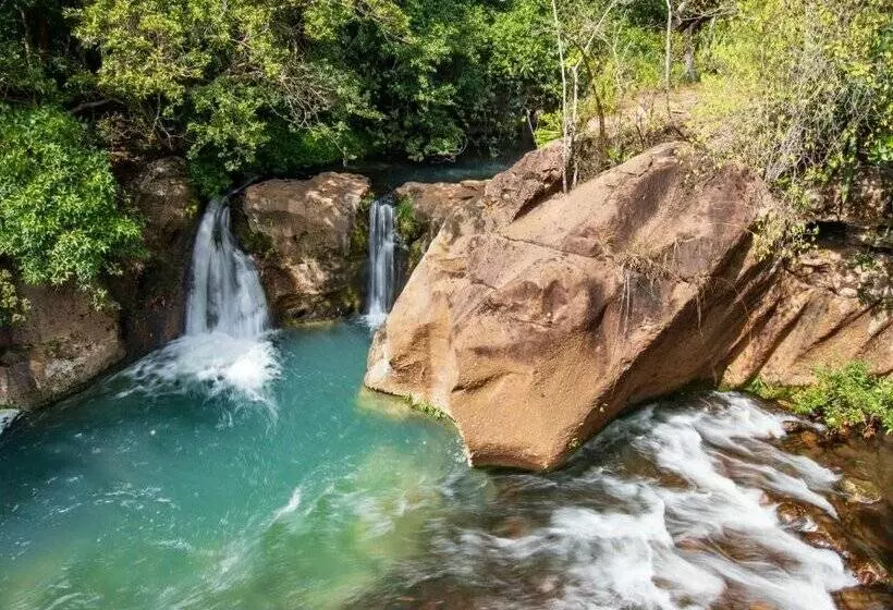 هتل Hacienda Guachipelin