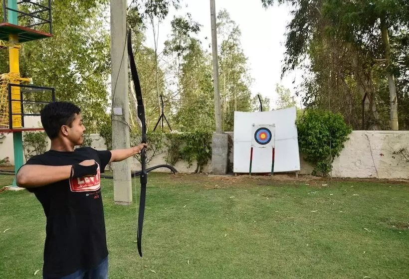 Отель Le Méridien Jaipur Resort & Spa