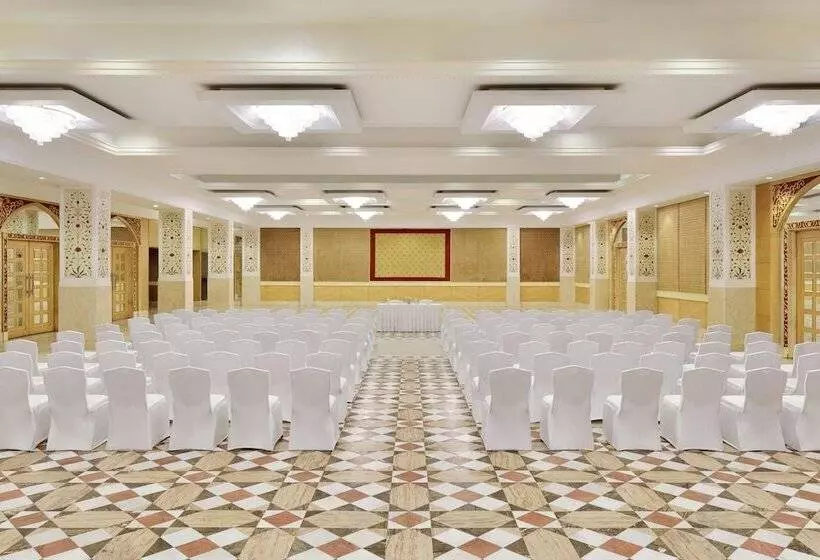 Отель Le Méridien Jaipur Resort & Spa