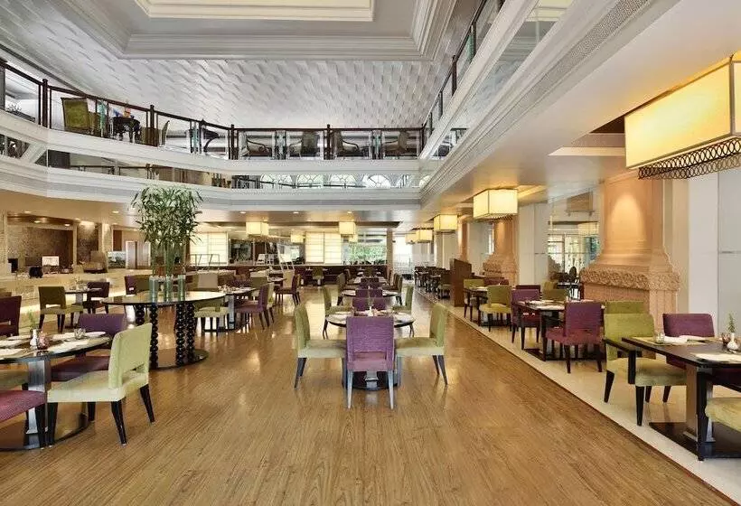 Отель Le Méridien Jaipur Resort & Spa