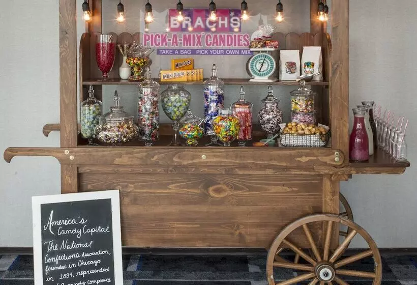 Отель Le Méridien Jaipur Resort & Spa