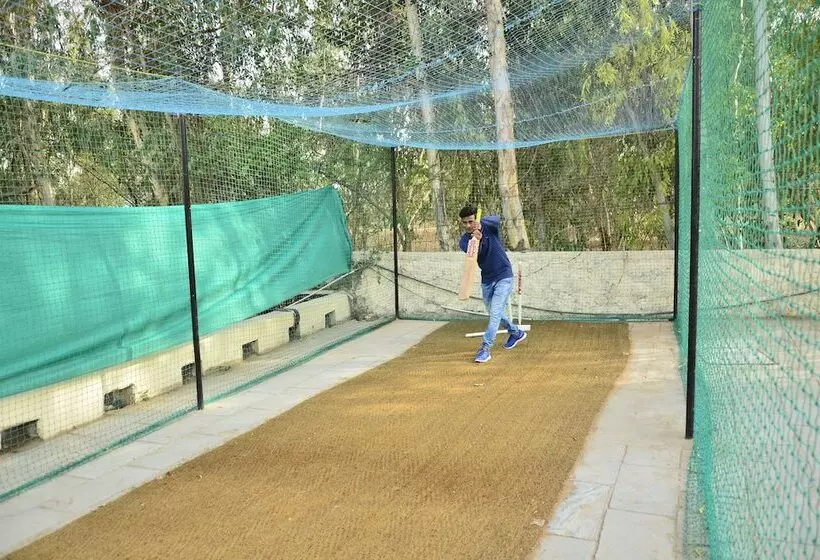 Отель Le Méridien Jaipur Resort & Spa