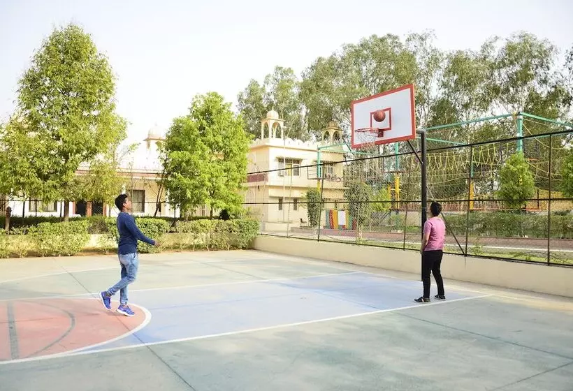 Отель Le Méridien Jaipur Resort & Spa