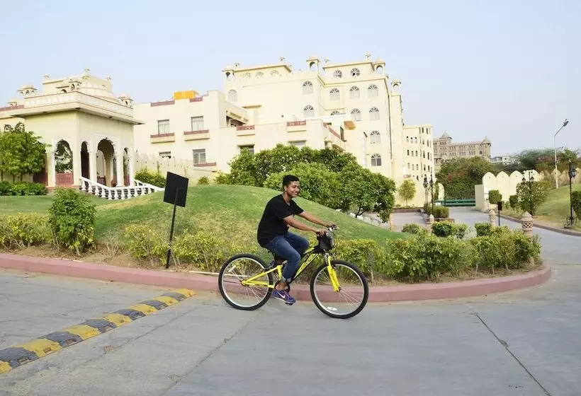 Отель Le Méridien Jaipur Resort & Spa