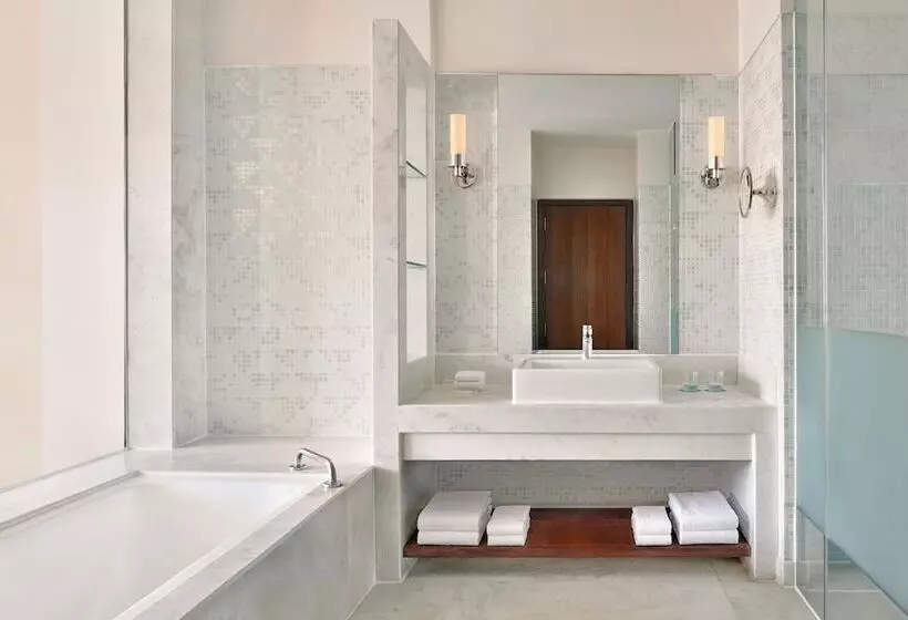 Отель Le Méridien Jaipur Resort & Spa