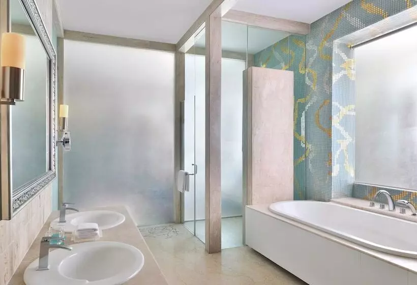 Отель Le Méridien Jaipur Resort & Spa