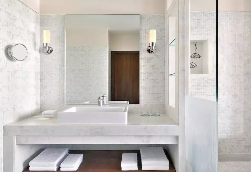 Отель Le Méridien Jaipur Resort & Spa