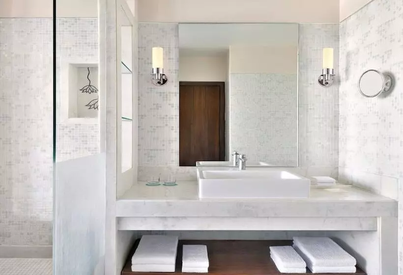 Отель Le Méridien Jaipur Resort & Spa