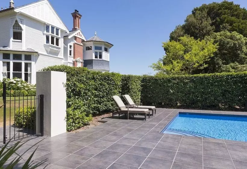 هتل Otahuna Lodge