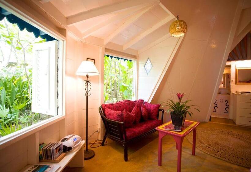 استراحتگاه The Caves