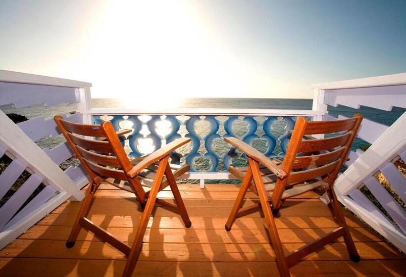 استراحتگاه The Caves