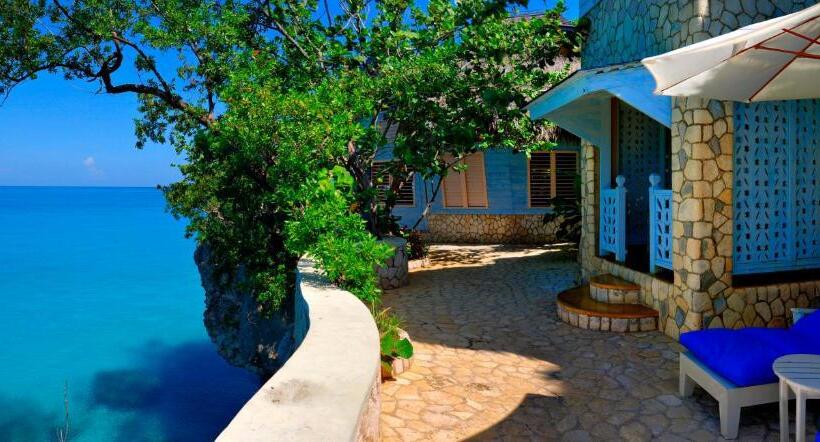 استراحتگاه The Caves